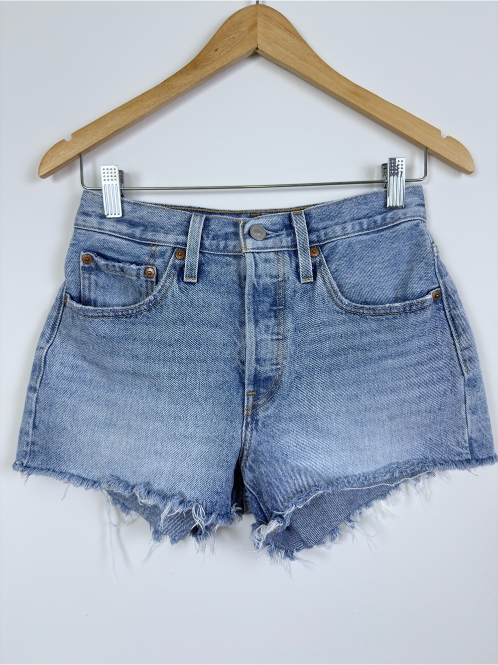 Levi’s 501 Cut Off Denim Shorts Light Wash W26